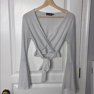 WHITE LONGSLEEVE PRETTYLITTLETHING BLOUSE